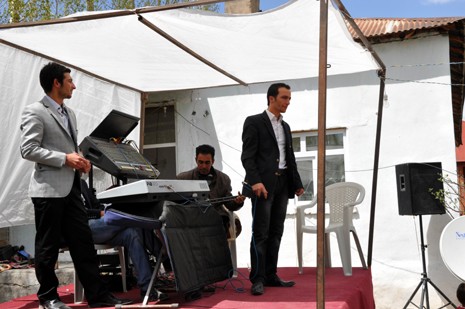 Hakkari'nin Yüksekova ilçesinde 05-06-2012 Mayıs ayında dünya evine giren çiftlerimizi sizler için sayfamıza taşıdık. Foto: Görüntü: YAŞAR KAPLAN - SİNAN AKKURT