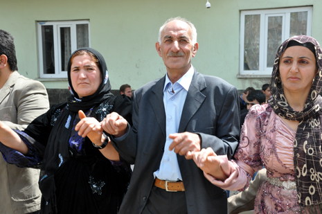 Hakkari'nin Yüksekova ilçesinde 05-06-2012 Mayıs ayında dünya evine giren çiftlerimizi sizler için sayfamıza taşıdık. Foto: Görüntü: YAŞAR KAPLAN - SİNAN AKKURT