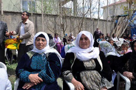 Hakkari'nin Yüksekova ilçesinde 05-06-2012 Mayıs ayında dünya evine giren çiftlerimizi sizler için sayfamıza taşıdık. Foto: Görüntü: YAŞAR KAPLAN - SİNAN AKKURT