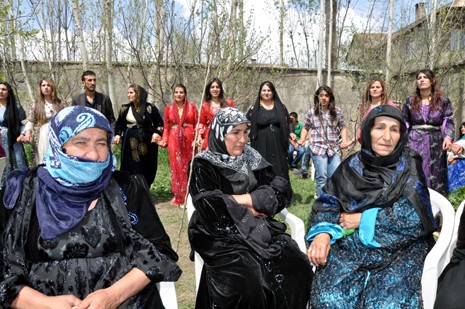 Hakkari'nin Yüksekova ilçesinde 05-06-2012 Mayıs ayında dünya evine giren çiftlerimizi sizler için sayfamıza taşıdık. Foto: Görüntü: YAŞAR KAPLAN - SİNAN AKKURT