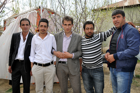 Hakkari'nin Yüksekova ilçesinde 05-06-2012 Mayıs ayında dünya evine giren çiftlerimizi sizler için sayfamıza taşıdık. Foto: Görüntü: YAŞAR KAPLAN - SİNAN AKKURT