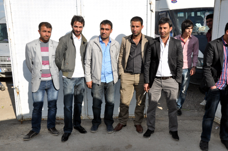 Hakkari'nin Yüksekova ilçesinde 05-06-2012 Mayıs ayında dünya evine giren çiftlerimizi sizler için sayfamıza taşıdık. Foto: Görüntü: YAŞAR KAPLAN - SİNAN AKKURT