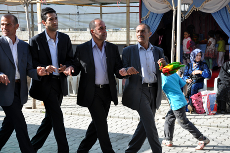 Hakkari'nin Yüksekova ilçesinde 05-06-2012 Mayıs ayında dünya evine giren çiftlerimizi sizler için sayfamıza taşıdık. Foto: Görüntü: YAŞAR KAPLAN - SİNAN AKKURT