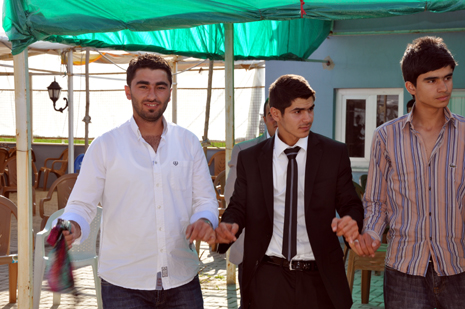 Hakkari'nin Yüksekova ilçesinde 05-06-2012 Mayıs ayında dünya evine giren çiftlerimizi sizler için sayfamıza taşıdık. Foto: Görüntü: YAŞAR KAPLAN - SİNAN AKKURT