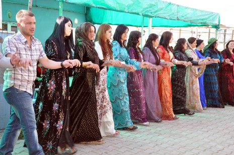 Hakkari'nin Yüksekova ilçesinde 05-06-2012 Mayıs ayında dünya evine giren çiftlerimizi sizler için sayfamıza taşıdık. Foto: Görüntü: YAŞAR KAPLAN - SİNAN AKKURT