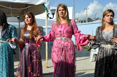 Hakkari'nin Yüksekova ilçesinde 05-06-2012 Mayıs ayında dünya evine giren çiftlerimizi sizler için sayfamıza taşıdık. Foto: Görüntü: YAŞAR KAPLAN - SİNAN AKKURT