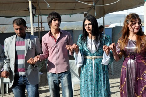 Hakkari'nin Yüksekova ilçesinde 05-06-2012 Mayıs ayında dünya evine giren çiftlerimizi sizler için sayfamıza taşıdık. Foto: Görüntü: YAŞAR KAPLAN - SİNAN AKKURT