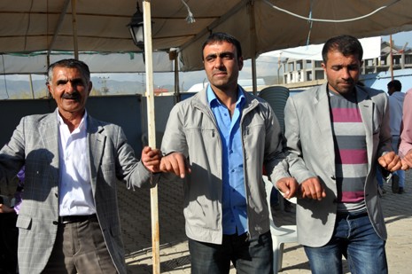 Hakkari'nin Yüksekova ilçesinde 05-06-2012 Mayıs ayında dünya evine giren çiftlerimizi sizler için sayfamıza taşıdık. Foto: Görüntü: YAŞAR KAPLAN - SİNAN AKKURT