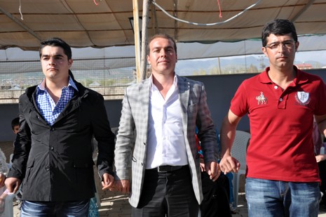 Hakkari'nin Yüksekova ilçesinde 05-06-2012 Mayıs ayında dünya evine giren çiftlerimizi sizler için sayfamıza taşıdık. Foto: Görüntü: YAŞAR KAPLAN - SİNAN AKKURT