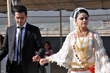 Hakkari'nin Yüksekova ilçesinde 05-06-2012 Mayıs ayında dünya evine giren çiftlerimizi sizler için sayfamıza taşıdık. Foto: Görüntü: YAŞAR KAPLAN - SİNAN AKKURT