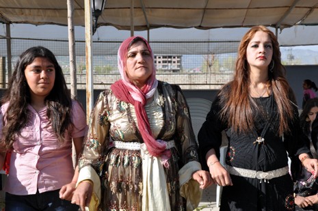 Hakkari'nin Yüksekova ilçesinde 05-06-2012 Mayıs ayında dünya evine giren çiftlerimizi sizler için sayfamıza taşıdık. Foto: Görüntü: YAŞAR KAPLAN - SİNAN AKKURT