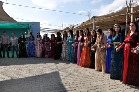 Hakkari'nin Yüksekova ilçesinde 05-06-2012 Mayıs ayında dünya evine giren çiftlerimizi sizler için sayfamıza taşıdık. Foto: Görüntü: YAŞAR KAPLAN - SİNAN AKKURT