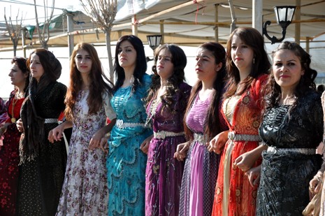 Hakkari'nin Yüksekova ilçesinde 05-06-2012 Mayıs ayında dünya evine giren çiftlerimizi sizler için sayfamıza taşıdık. Foto: Görüntü: YAŞAR KAPLAN - SİNAN AKKURT