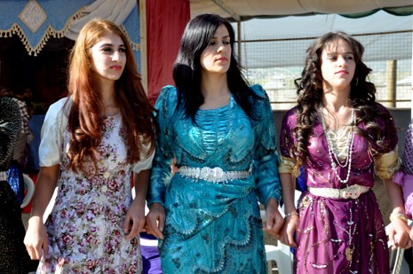 Hakkari'nin Yüksekova ilçesinde 05-06-2012 Mayıs ayında dünya evine giren çiftlerimizi sizler için sayfamıza taşıdık. Foto: Görüntü: YAŞAR KAPLAN - SİNAN AKKURT