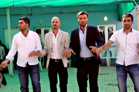 Hakkari'nin Yüksekova ilçesinde 05-06-2012 Mayıs ayında dünya evine giren çiftlerimizi sizler için sayfamıza taşıdık. Foto: Görüntü: YAŞAR KAPLAN - SİNAN AKKURT