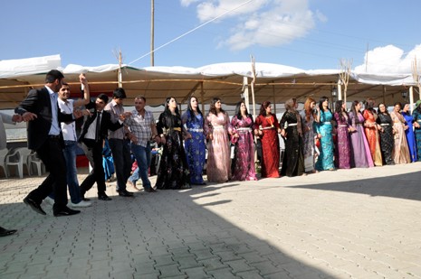 Hakkari'nin Yüksekova ilçesinde 05-06-2012 Mayıs ayında dünya evine giren çiftlerimizi sizler için sayfamıza taşıdık. Foto: Görüntü: YAŞAR KAPLAN - SİNAN AKKURT