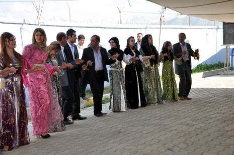 Hakkari'nin Yüksekova ilçesinde 05-06-2012 Mayıs ayında dünya evine giren çiftlerimizi sizler için sayfamıza taşıdık. Foto: Görüntü: YAŞAR KAPLAN - SİNAN AKKURT