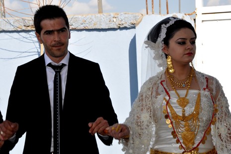 Hakkari'nin Yüksekova ilçesinde 05-06-2012 Mayıs ayında dünya evine giren çiftlerimizi sizler için sayfamıza taşıdık. Foto: Görüntü: YAŞAR KAPLAN - SİNAN AKKURT