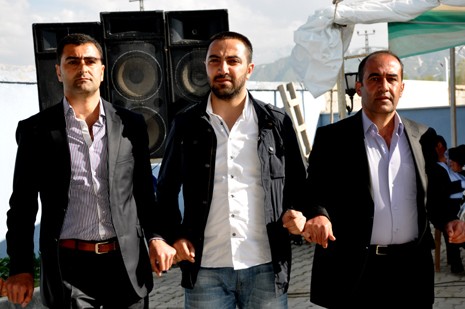 Hakkari'nin Yüksekova ilçesinde 05-06-2012 Mayıs ayında dünya evine giren çiftlerimizi sizler için sayfamıza taşıdık. Foto: Görüntü: YAŞAR KAPLAN - SİNAN AKKURT