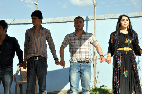 Hakkari'nin Yüksekova ilçesinde 05-06-2012 Mayıs ayında dünya evine giren çiftlerimizi sizler için sayfamıza taşıdık. Foto: Görüntü: YAŞAR KAPLAN - SİNAN AKKURT