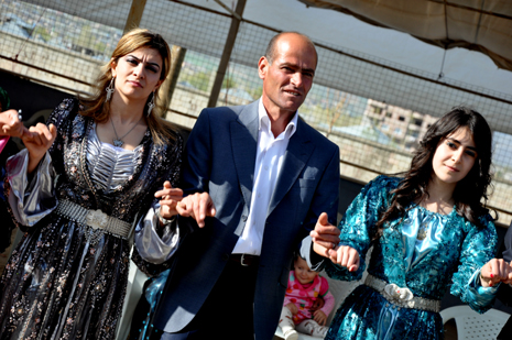 Hakkari'nin Yüksekova ilçesinde 05-06-2012 Mayıs ayında dünya evine giren çiftlerimizi sizler için sayfamıza taşıdık. Foto: Görüntü: YAŞAR KAPLAN - SİNAN AKKURT