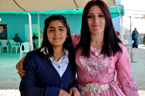 Hakkari'nin Yüksekova ilçesinde 05-06-2012 Mayıs ayında dünya evine giren çiftlerimizi sizler için sayfamıza taşıdık. Foto: Görüntü: YAŞAR KAPLAN - SİNAN AKKURT