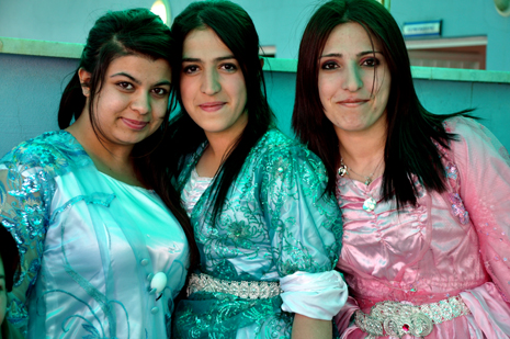 Hakkari'nin Yüksekova ilçesinde 05-06-2012 Mayıs ayında dünya evine giren çiftlerimizi sizler için sayfamıza taşıdık. Foto: Görüntü: YAŞAR KAPLAN - SİNAN AKKURT