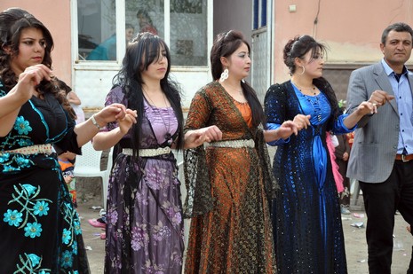 Hakkari'nin Yüksekova ilçesinde 05-06-2012 Mayıs ayında dünya evine giren çiftlerimizi sizler için sayfamıza taşıdık. Foto: Görüntü: YAŞAR KAPLAN - SİNAN AKKURT