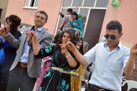 Hakkari'nin Yüksekova ilçesinde 05-06-2012 Mayıs ayında dünya evine giren çiftlerimizi sizler için sayfamıza taşıdık. Foto: Görüntü: YAŞAR KAPLAN - SİNAN AKKURT