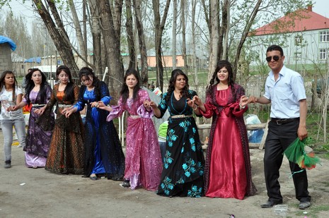 Hakkari'nin Yüksekova ilçesinde 05-06-2012 Mayıs ayında dünya evine giren çiftlerimizi sizler için sayfamıza taşıdık. Foto: Görüntü: YAŞAR KAPLAN - SİNAN AKKURT