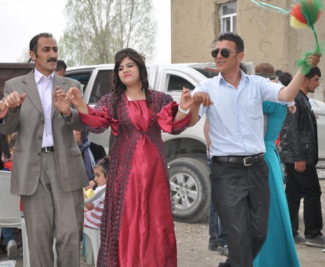 Hakkari'nin Yüksekova ilçesinde 05-06-2012 Mayıs ayında dünya evine giren çiftlerimizi sizler için sayfamıza taşıdık. Foto: Görüntü: YAŞAR KAPLAN - SİNAN AKKURT