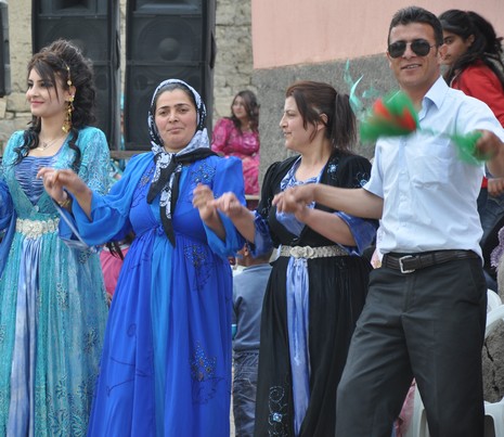Hakkari'nin Yüksekova ilçesinde 05-06-2012 Mayıs ayında dünya evine giren çiftlerimizi sizler için sayfamıza taşıdık. Foto: Görüntü: YAŞAR KAPLAN - SİNAN AKKURT