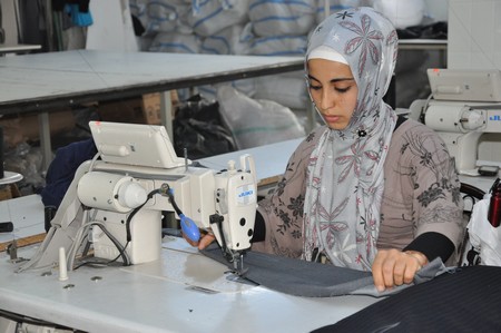 Hakkarinin Yüksekova İlçesinde iki yıldır hizmet veren Alkan Tekstil Fabrikası İşsizlerin umudu oldu. Yüksekovadan Batı ve Orta Doğu ülkelerine ihracat yapan ALK Giyim Tekstili Dünyaya açıldı.