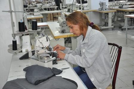Hakkarinin Yüksekova İlçesinde iki yıldır hizmet veren Alkan Tekstil Fabrikası İşsizlerin umudu oldu. Yüksekovadan Batı ve Orta Doğu ülkelerine ihracat yapan ALK Giyim Tekstili Dünyaya açıldı.
