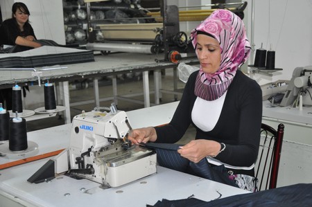 Hakkarinin Yüksekova İlçesinde iki yıldır hizmet veren Alkan Tekstil Fabrikası İşsizlerin umudu oldu. Yüksekovadan Batı ve Orta Doğu ülkelerine ihracat yapan ALK Giyim Tekstili Dünyaya açıldı.