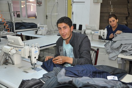 Hakkarinin Yüksekova İlçesinde iki yıldır hizmet veren Alkan Tekstil Fabrikası İşsizlerin umudu oldu. Yüksekovadan Batı ve Orta Doğu ülkelerine ihracat yapan ALK Giyim Tekstili Dünyaya açıldı.