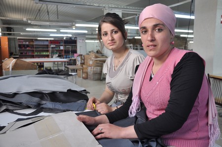 Hakkarinin Yüksekova İlçesinde iki yıldır hizmet veren Alkan Tekstil Fabrikası İşsizlerin umudu oldu. Yüksekovadan Batı ve Orta Doğu ülkelerine ihracat yapan ALK Giyim Tekstili Dünyaya açıldı.