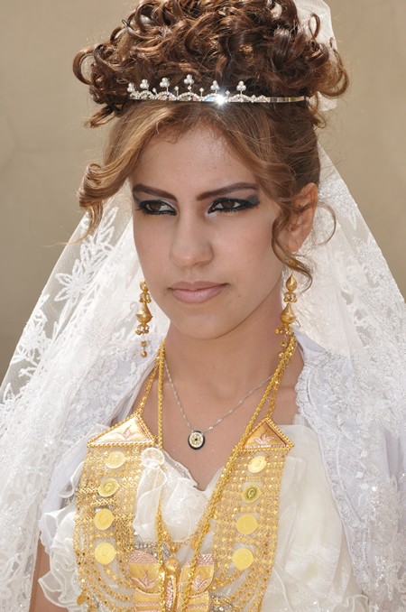 Hakkari'nin Yüksekova ilçesinde 12-13-05- 2012 Dünya evine Giren Çiftlerimizi Sizler için Sayfamıza taşıdık. Yüksekova Güncel Ailesi olarak Tüm Çiftlerimize mutluluklar Dileriz. Foto-Görüntü: Yaşar KAPLAN- Sinan AKKURT