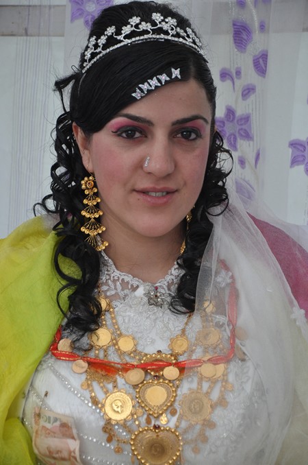 Hakkari'nin Yüksekova ilçesinde 12-13-05- 2012 Dünya evine Giren Çiftlerimizi Sizler için Sayfamıza taşıdık. Yüksekova Güncel Ailesi olarak Tüm Çiftlerimize mutluluklar Dileriz. Foto-Görüntü: Yaşar KAPLAN- Sinan AKKURT