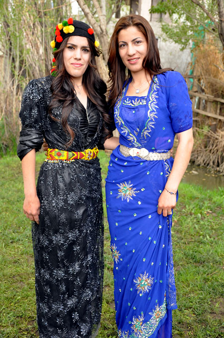 Hakkari'nin Yüksekova ilçesinde 12-13-05- 2012 Dünya evine Giren Çiftlerimizi Sizler için Sayfamıza taşıdık. Yüksekova Güncel Ailesi olarak Tüm Çiftlerimize mutluluklar Dileriz. Foto-Görüntü: Yaşar KAPLAN- Sinan AKKURT