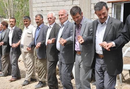 Hakkari'nin Yüksekova ilçesinde 12-13-05- 2012 Dünya evine Giren Çiftlerimizi Sizler için Sayfamıza taşıdık. Yüksekova Güncel Ailesi olarak Tüm Çiftlerimize mutluluklar Dileriz. Foto-Görüntü: Yaşar KAPLAN- Sinan AKKURT