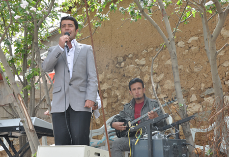 Hakkari'nin Yüksekova ilçesinde 12-13-05- 2012 Dünya evine Giren Çiftlerimizi Sizler için Sayfamıza taşıdık. Yüksekova Güncel Ailesi olarak Tüm Çiftlerimize mutluluklar Dileriz. Foto-Görüntü: Yaşar KAPLAN- Sinan AKKURT