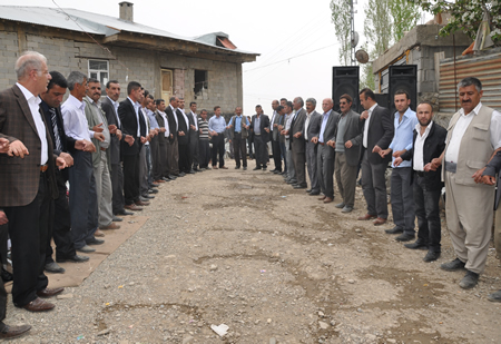 Hakkari'nin Yüksekova ilçesinde 12-13-05- 2012 Dünya evine Giren Çiftlerimizi Sizler için Sayfamıza taşıdık. Yüksekova Güncel Ailesi olarak Tüm Çiftlerimize mutluluklar Dileriz. Foto-Görüntü: Yaşar KAPLAN- Sinan AKKURT