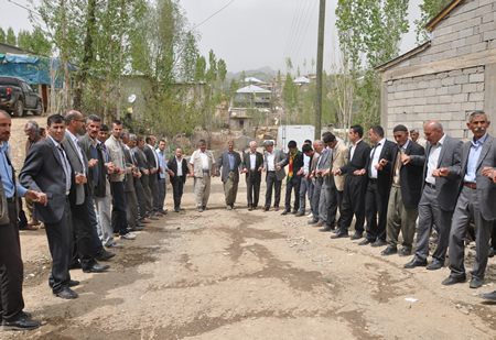 Hakkari'nin Yüksekova ilçesinde 12-13-05- 2012 Dünya evine Giren Çiftlerimizi Sizler için Sayfamıza taşıdık. Yüksekova Güncel Ailesi olarak Tüm Çiftlerimize mutluluklar Dileriz. Foto-Görüntü: Yaşar KAPLAN- Sinan AKKURT