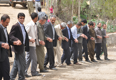Hakkari'nin Yüksekova ilçesinde 12-13-05- 2012 Dünya evine Giren Çiftlerimizi Sizler için Sayfamıza taşıdık. Yüksekova Güncel Ailesi olarak Tüm Çiftlerimize mutluluklar Dileriz. Foto-Görüntü: Yaşar KAPLAN- Sinan AKKURT