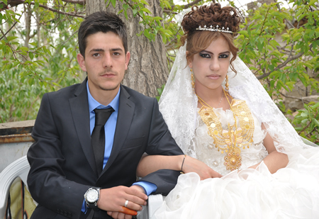 Hakkari'nin Yüksekova ilçesinde 12-13-05- 2012 Dünya evine Giren Çiftlerimizi Sizler için Sayfamıza taşıdık. Yüksekova Güncel Ailesi olarak Tüm Çiftlerimize mutluluklar Dileriz. Foto-Görüntü: Yaşar KAPLAN- Sinan AKKURT