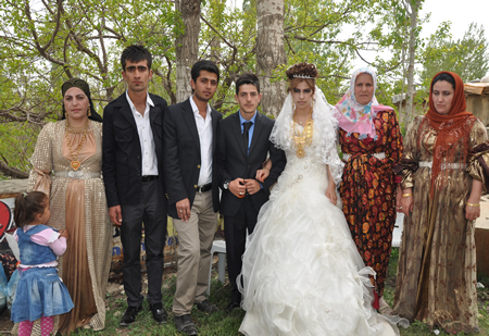 Hakkari'nin Yüksekova ilçesinde 12-13-05- 2012 Dünya evine Giren Çiftlerimizi Sizler için Sayfamıza taşıdık. Yüksekova Güncel Ailesi olarak Tüm Çiftlerimize mutluluklar Dileriz. Foto-Görüntü: Yaşar KAPLAN- Sinan AKKURT