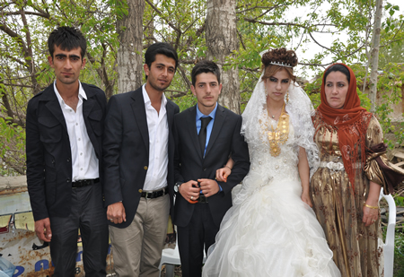 Hakkari'nin Yüksekova ilçesinde 12-13-05- 2012 Dünya evine Giren Çiftlerimizi Sizler için Sayfamıza taşıdık. Yüksekova Güncel Ailesi olarak Tüm Çiftlerimize mutluluklar Dileriz. Foto-Görüntü: Yaşar KAPLAN- Sinan AKKURT