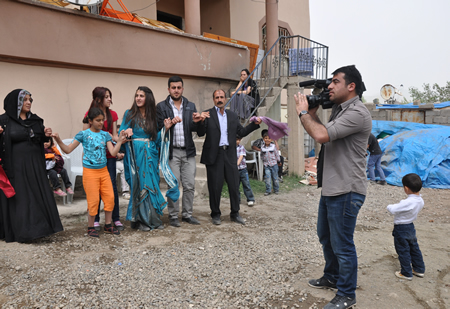 Hakkari'nin Yüksekova ilçesinde 12-13-05- 2012 Dünya evine Giren Çiftlerimizi Sizler için Sayfamıza taşıdık. Yüksekova Güncel Ailesi olarak Tüm Çiftlerimize mutluluklar Dileriz. Foto-Görüntü: Yaşar KAPLAN- Sinan AKKURT