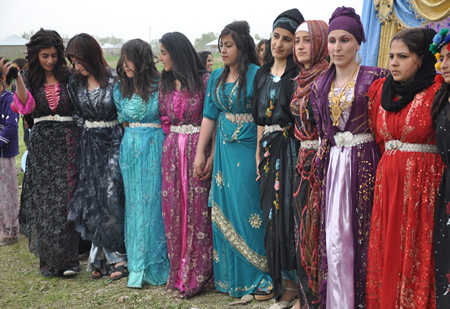 Hakkari'nin Yüksekova ilçesinde 12-13-05- 2012 Dünya evine Giren Çiftlerimizi Sizler için Sayfamıza taşıdık. Yüksekova Güncel Ailesi olarak Tüm Çiftlerimize mutluluklar Dileriz. Foto-Görüntü: Yaşar KAPLAN- Sinan AKKURT